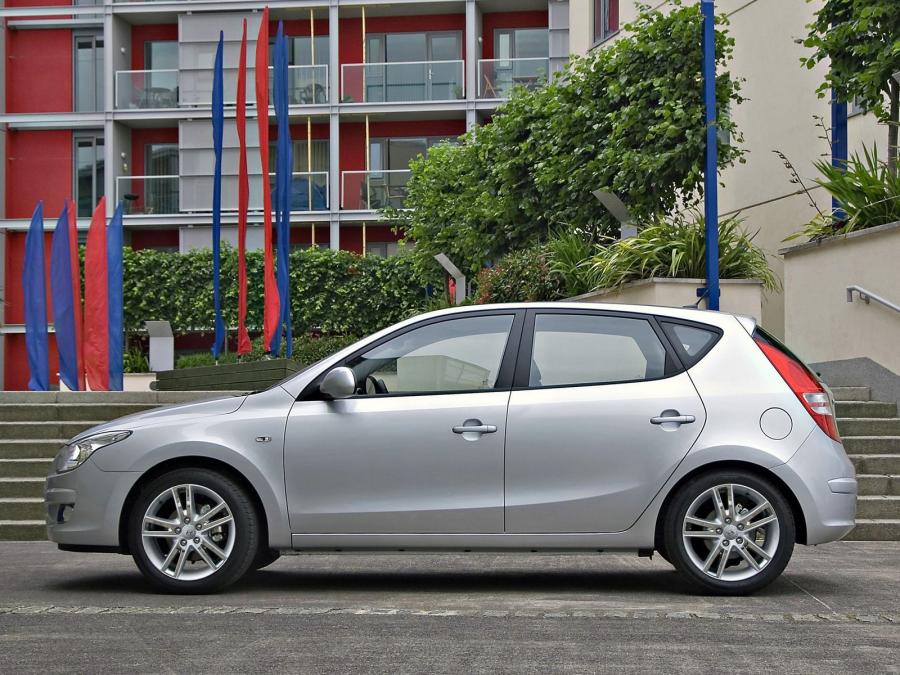  Hyundai i30 2007 года  (UK) (фото 18 из 32)